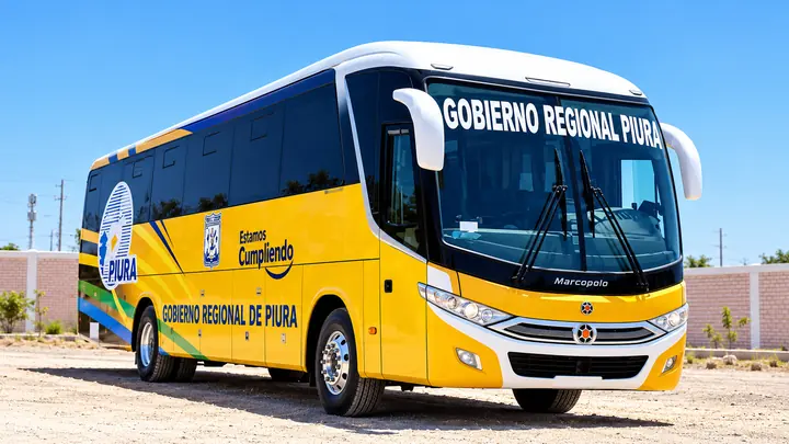 Autobús amarillo y azul identificado con el Gobierno Regional de Piura